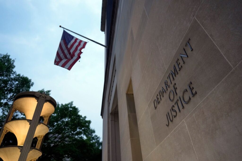 Das Justizministerium in Washington teilt mit, dass bereits ein Urteil gegen zwei der Männer beschlossen wurde.